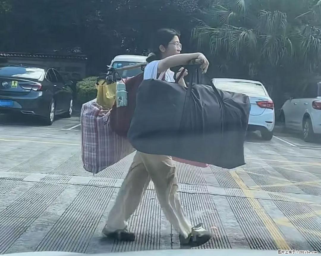 全网追的“扁担女孩”，找了一份暑假工，时薪12元 - 澳门生活资讯 - 澳门28生活网 am.28life.com