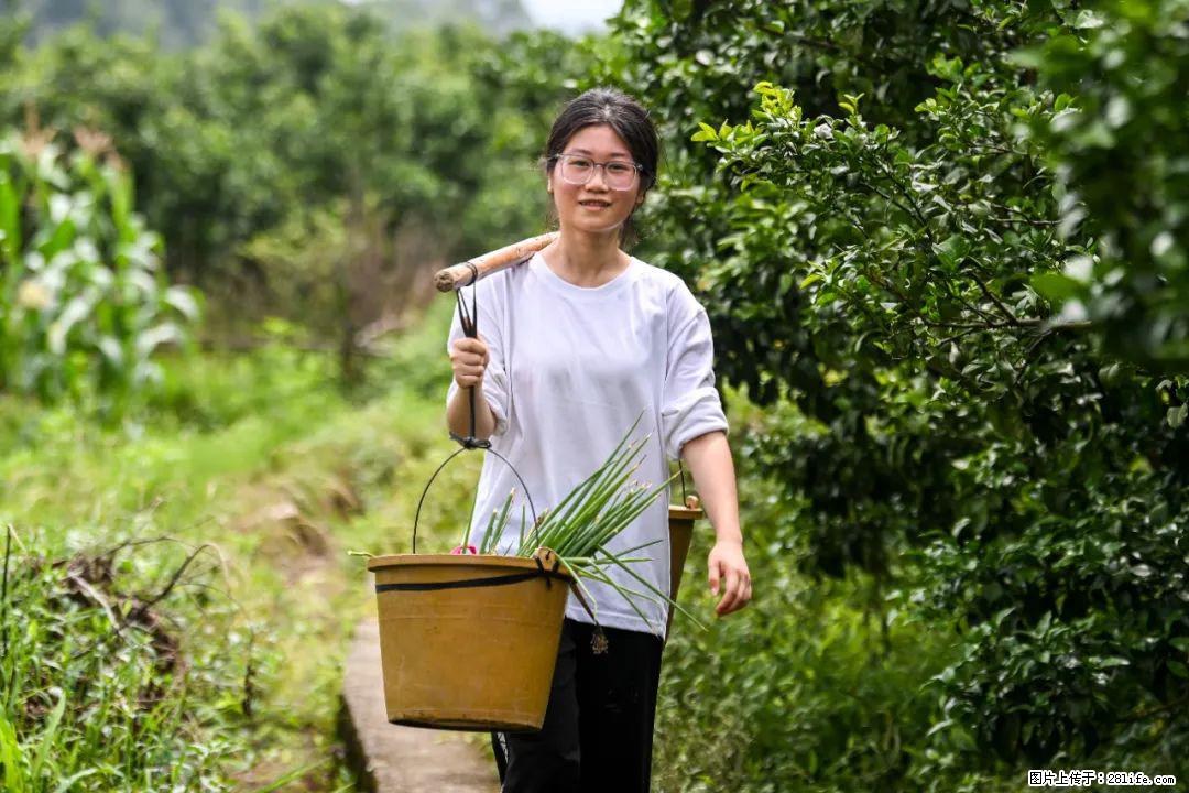 全网追的“扁担女孩”，找了一份暑假工，时薪12元 - 澳门生活资讯 - 澳门28生活网 am.28life.com