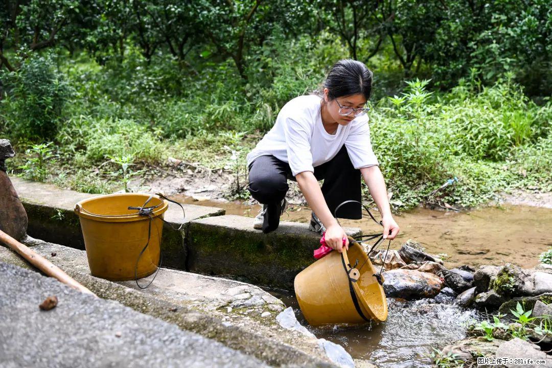 全网追的“扁担女孩”，找了一份暑假工，时薪12元 - 澳门生活资讯 - 澳门28生活网 am.28life.com