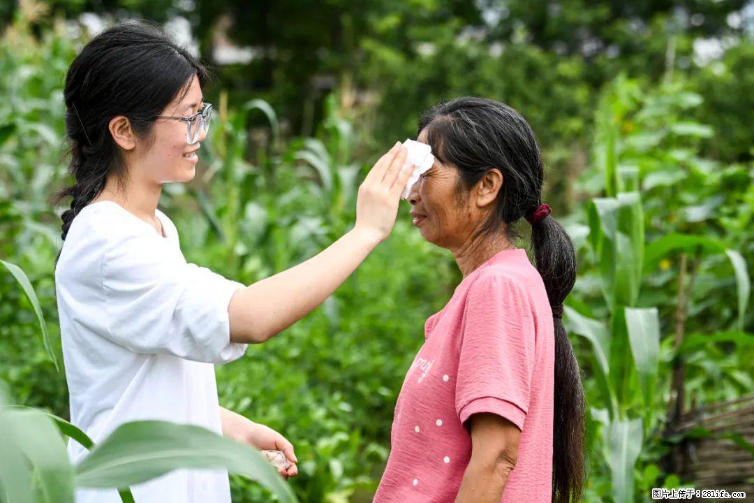 全网追的“扁担女孩”，找了一份暑假工，时薪12元 - 澳门生活资讯 - 澳门28生活网 am.28life.com